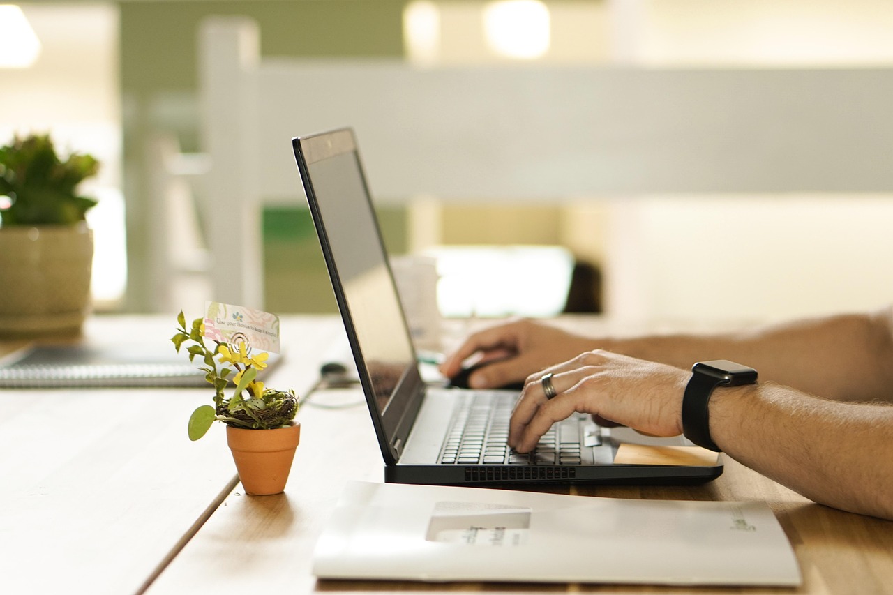 découvrez des conseils et des outils pour améliorer votre productivité au quotidien, gagner du temps et optimiser votre organisation, que vous soyez au travail ou à la maison.